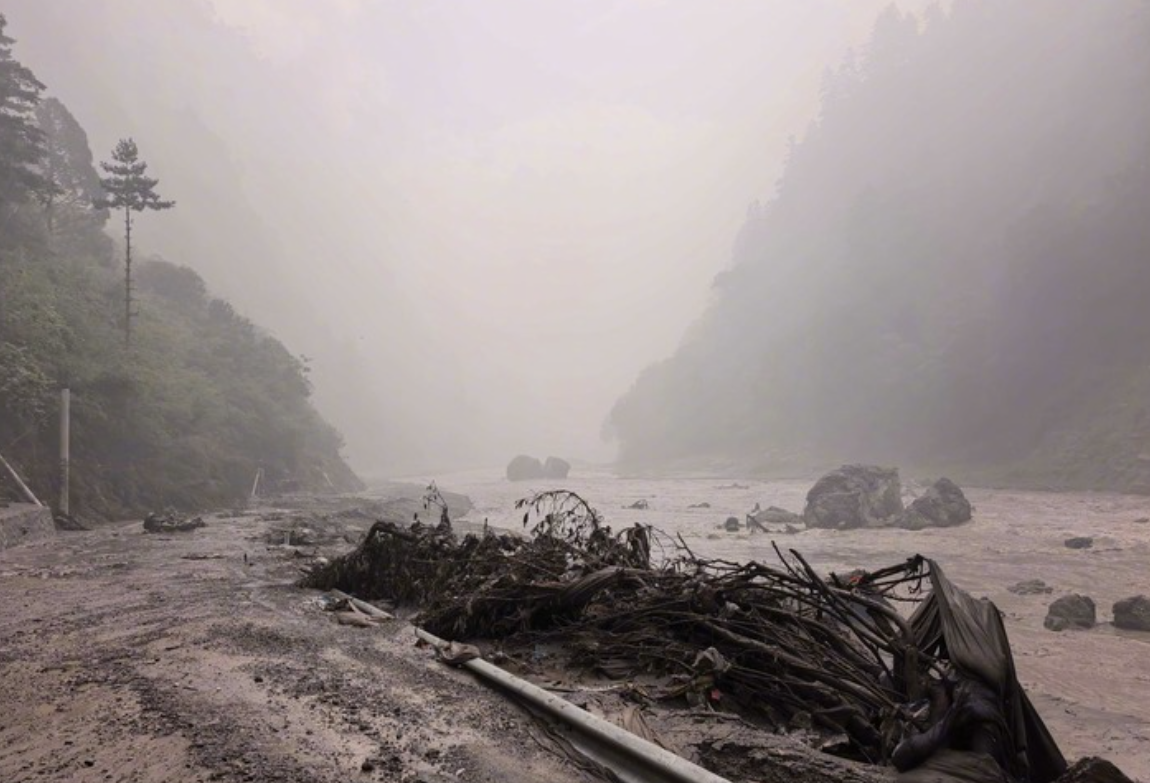 因尼泊爾一側發生泥石流災害,造成西藏日喀則市吉隆縣吉隆口岸重大人員傷亡及失聯(新華社)