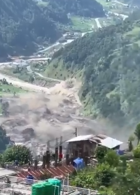 因尼泊爾一側發生泥石流災害,造成西藏日喀則市吉隆縣吉隆口岸重大人員傷亡及失聯