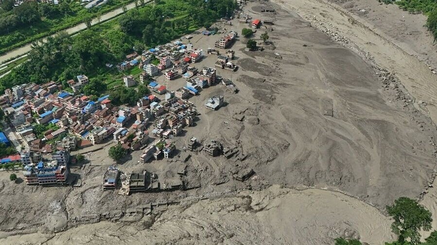尼泊爾山洪引發泥石流 增至95死逾380遊客失蹤