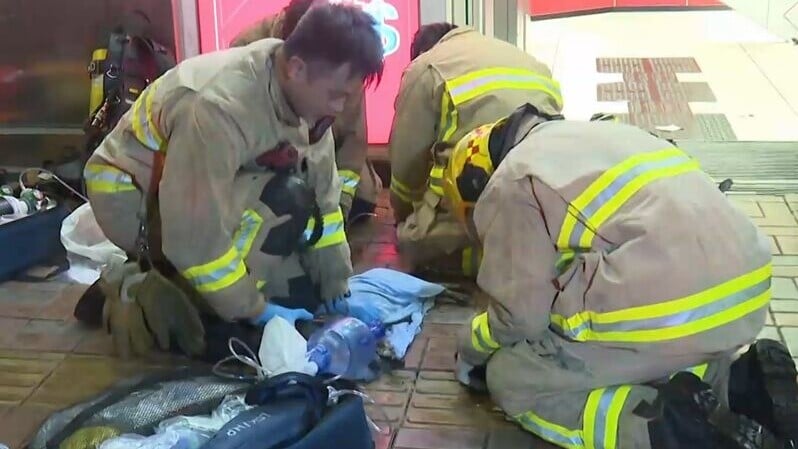 蘇屋邨單位疑「尿袋」起火，3人不適送院，4家貓焗斃。(有線新聞截圖)