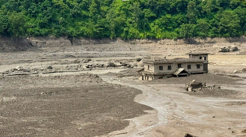 中尼邊境泥石流增至160人死亡，逾600人失蹤包括大量外國旅客。(AP)