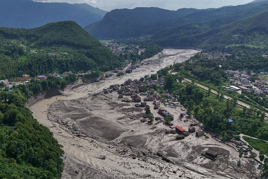尼泊爾山洪引發泥石流 增至95死逾380遊客失蹤
