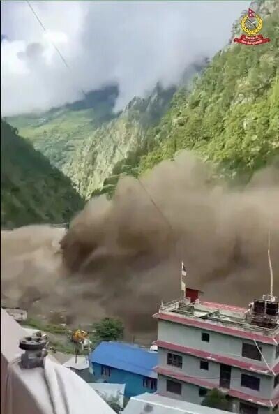 尼泊爾山洪引發泥石流 增至95死逾380遊客失蹤