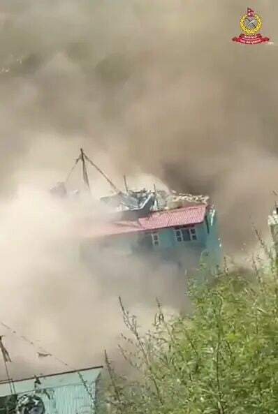 尼泊爾山洪引發泥石流 增至95死逾380遊客失蹤
