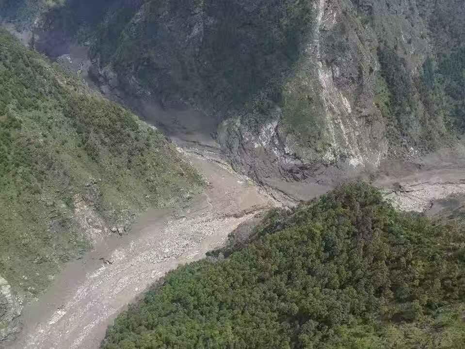 西藏日喀則市吉隆縣泥石流現場空拍。(圖/新華社)