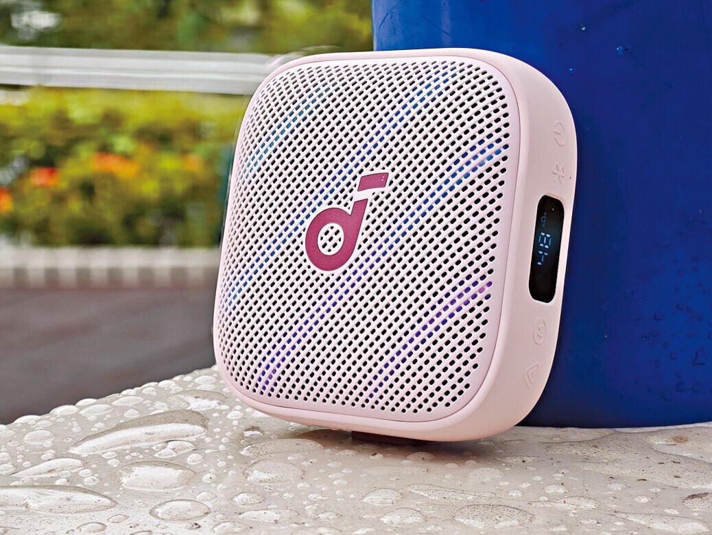 Anker Soundcore Boom Go 3i藍牙喇叭可自訂幻彩燈效，外觀搶眼。