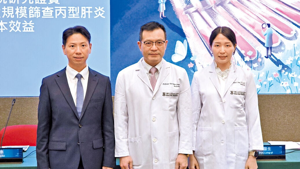 (左起)黃啟泰、袁孟峰、麥龍兒。