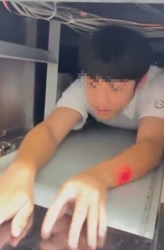 台灣壽司郎有店員爬進輸送帶並拍片(Threads)