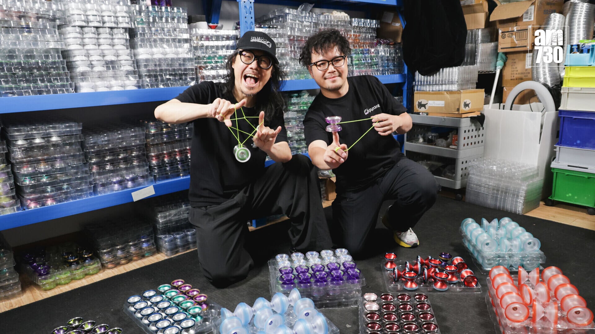 Walter(右)及阿反(左)憶述，當初成立公司是「摸住石頭，過大海」。(吳康琦攝)