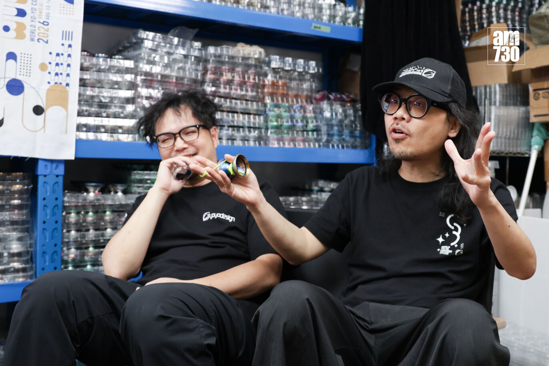 Walter(左)及阿反(右)憶述第一隻樣辦時,甚至笑稱為「廢鐵」。(吳康琦攝)