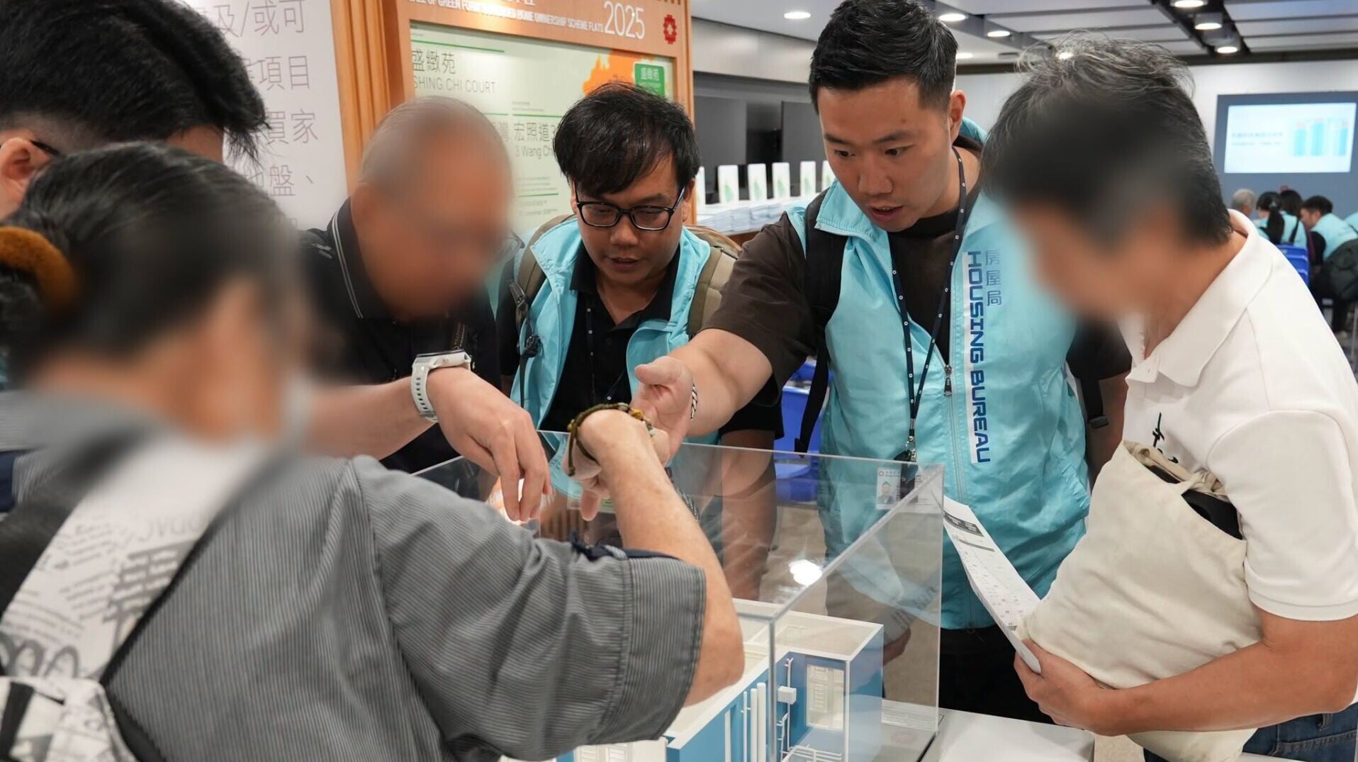 何永賢指，96.5%宏福苑業主接受收購，籲餘下70戶把握機會。(何永賢Facebook)