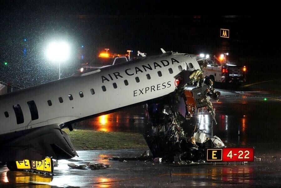3月23日,加航客機在紐約拉瓜迪亞機場與消防車相撞釀2死2傷。(路透社資料圖片)