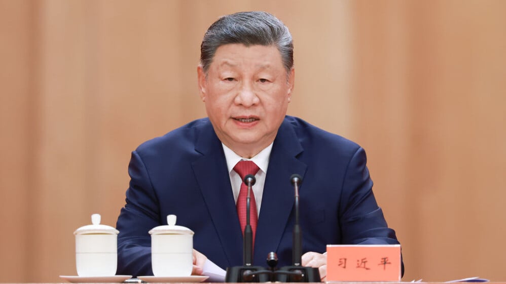 紀念已故國家主席江澤民誕辰100周年大會在人民大會堂舉行。中共總書記、國家主席、中央軍委主席習近平發表講話緬懷江澤民的豐功偉績。(新華社)