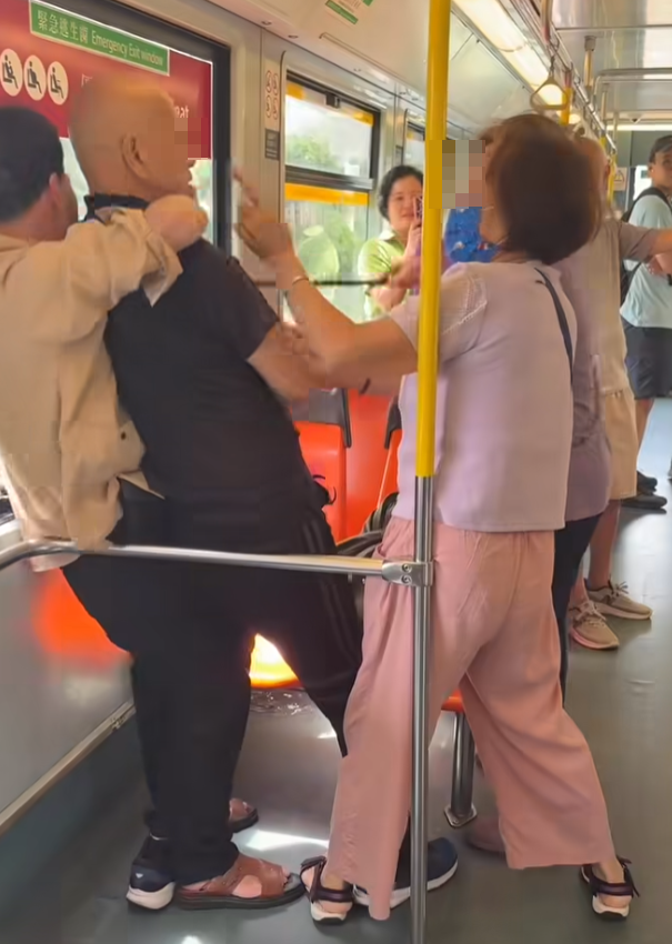 輕鐵車廂發生長者「爭位」集體打鬥案,4人分屬兩對夫婦(真.屯門友FB)