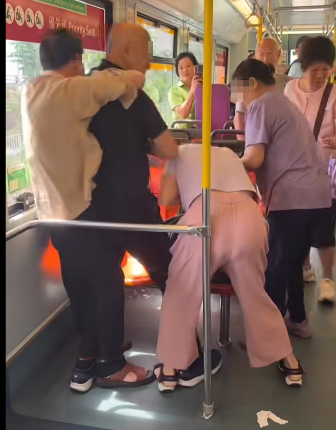 輕鐵車廂發生長者「爭位」集體打鬥案,4人分屬兩對夫婦(真.屯門友FB)