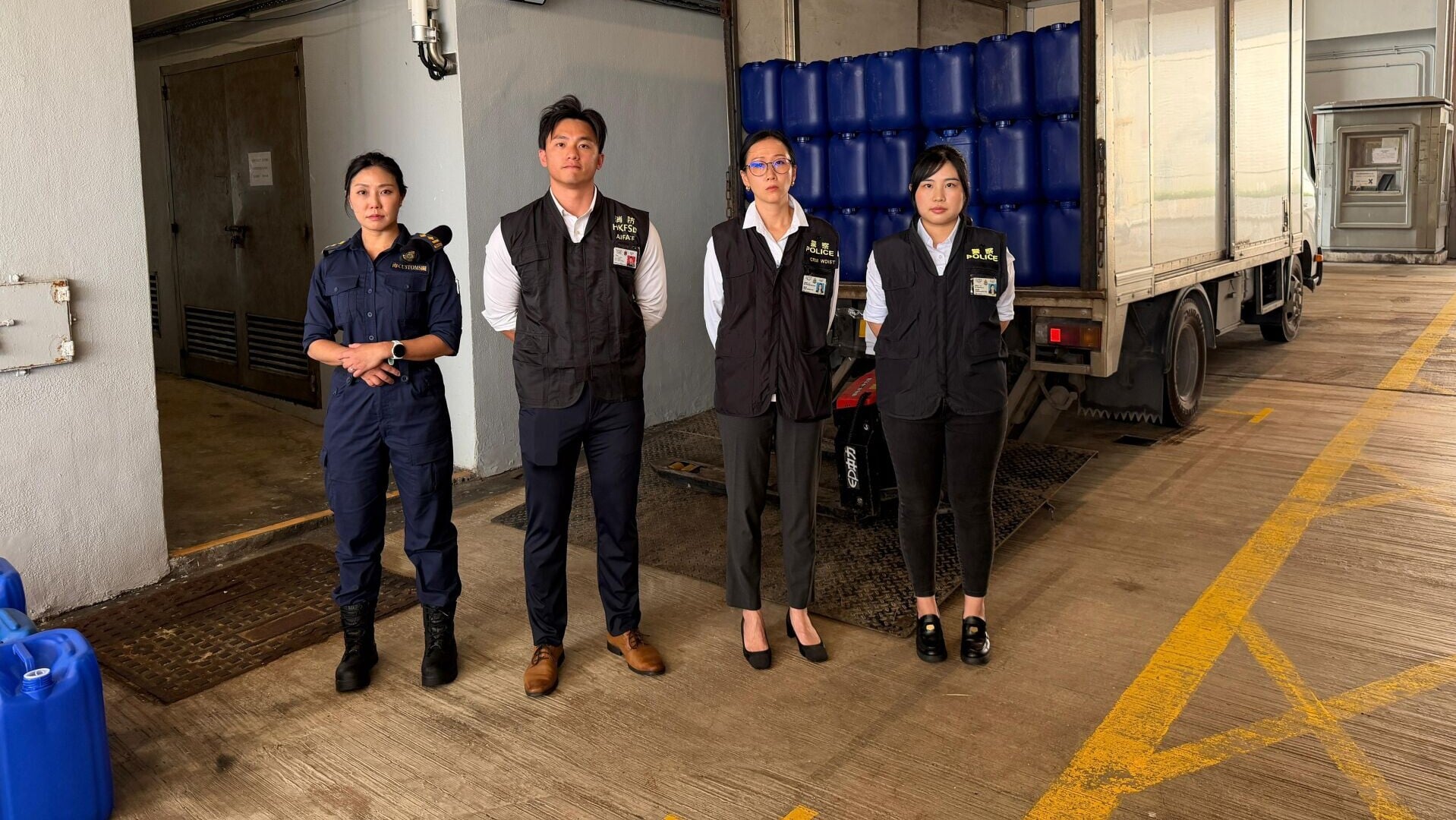 跨部門香港仔打擊非法燃油活動　檢逾4000公升「鬼油」拘貨車司機