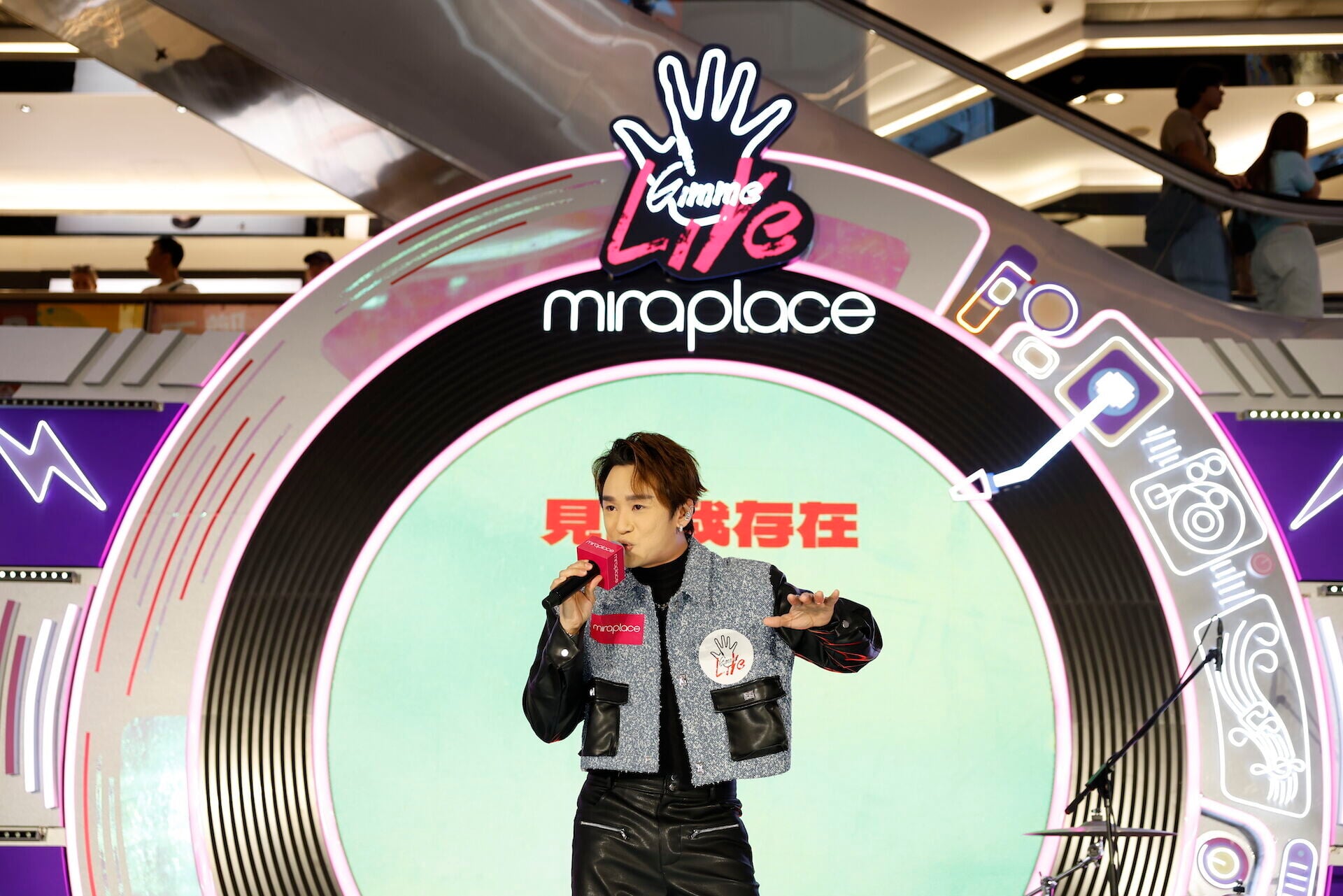 王鄭浚仁帶來歌曲《我就是舞台》,講述他參與歌唱選秀比賽的心路歷程,亦真摯獻唱全新廣東話新歌(2)