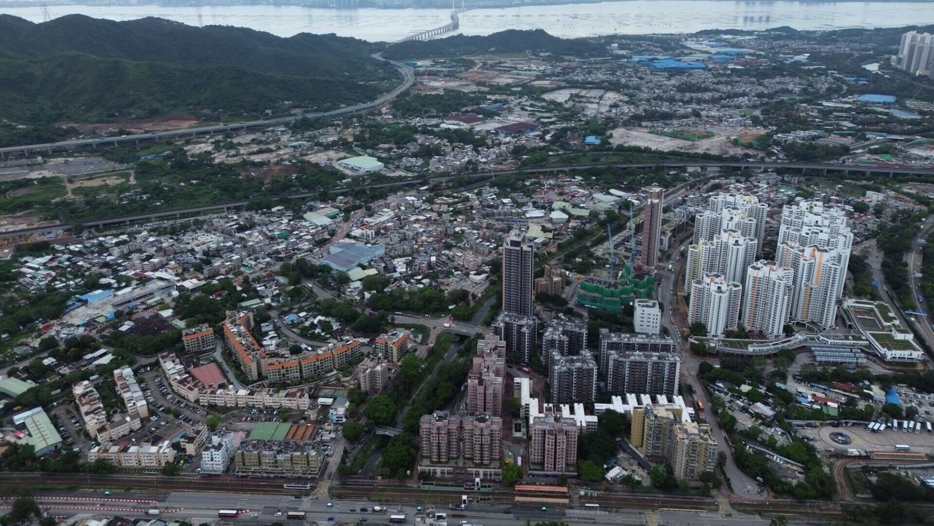 洪水橋由6個財團以10.3億元投得。
