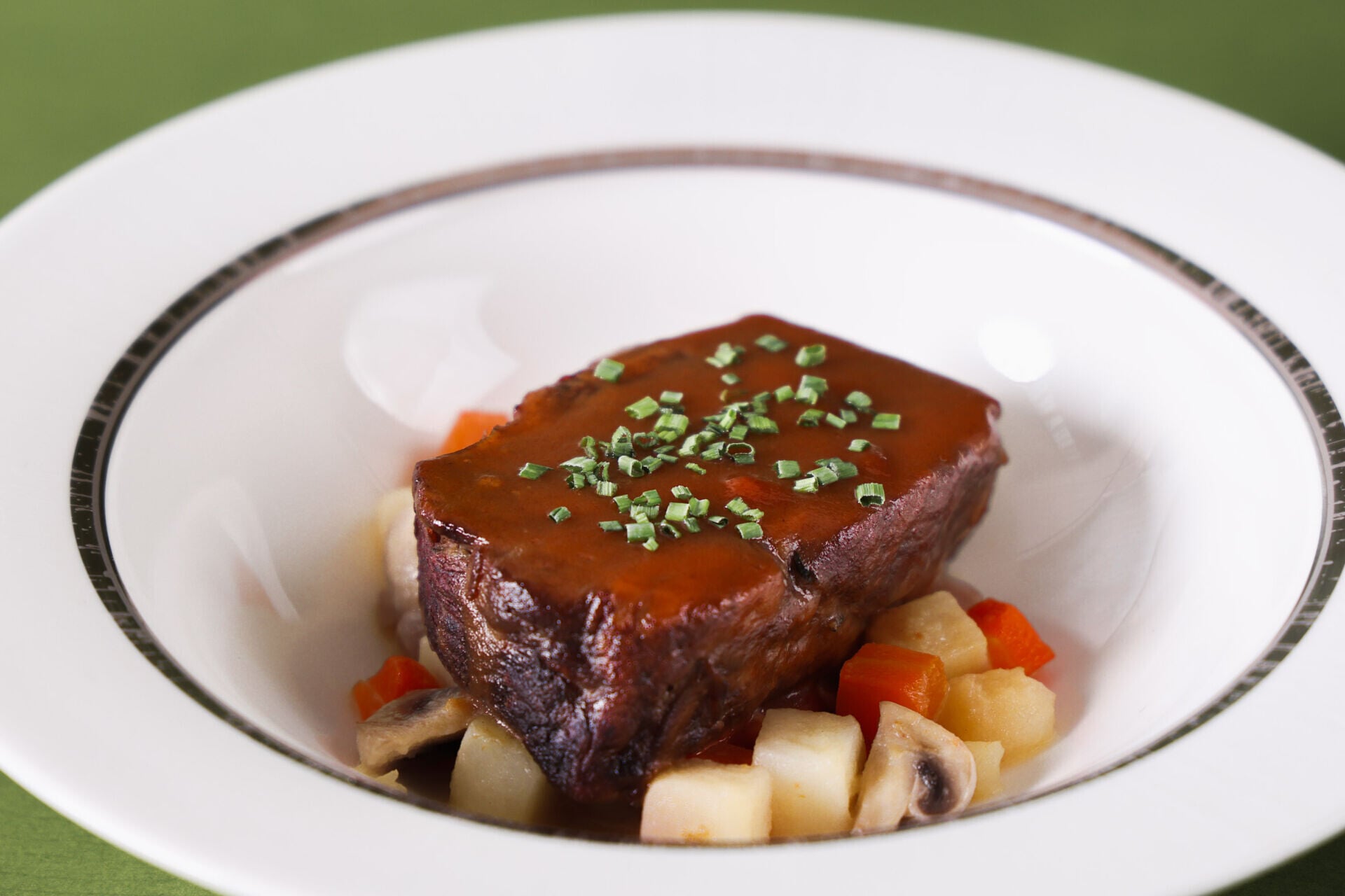 Hojicha Braised Beef Short Ribs 焙茶慢燉牛肋肉