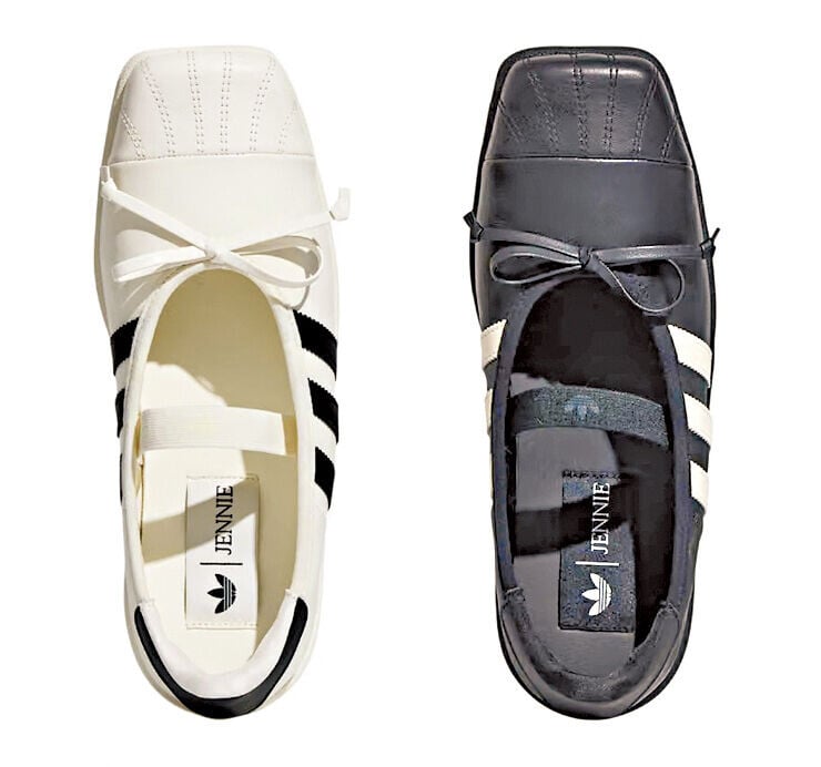 Jennie專屬標籤同adidas三葉草logo則低調標於鞋墊上。