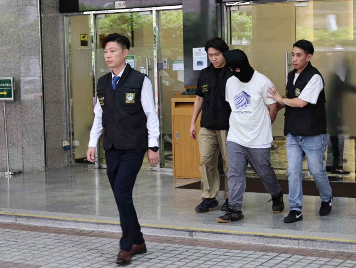 澳門發生園傷人案,18歲男生懷疑不滿受害女教師,以通渠水施襲,造成對方左眼、視力及容貌嚴重且長期受損(澳廣視圖片)