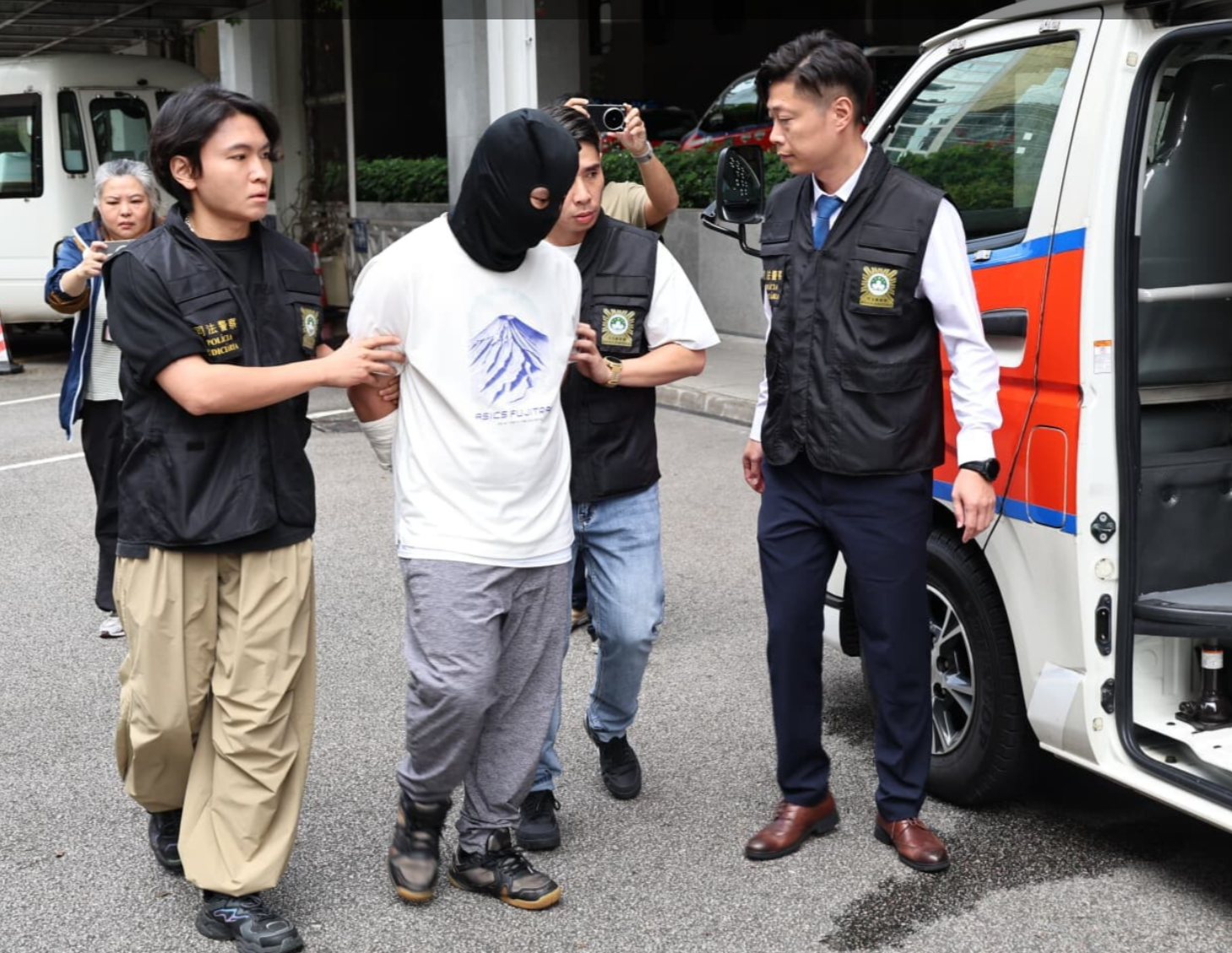 澳門發生園傷人案,18歲男生懷疑不滿受害女教師,以通渠水施襲,造成對方左眼、視力及容貌嚴重且長期受損(澳廣視圖片)