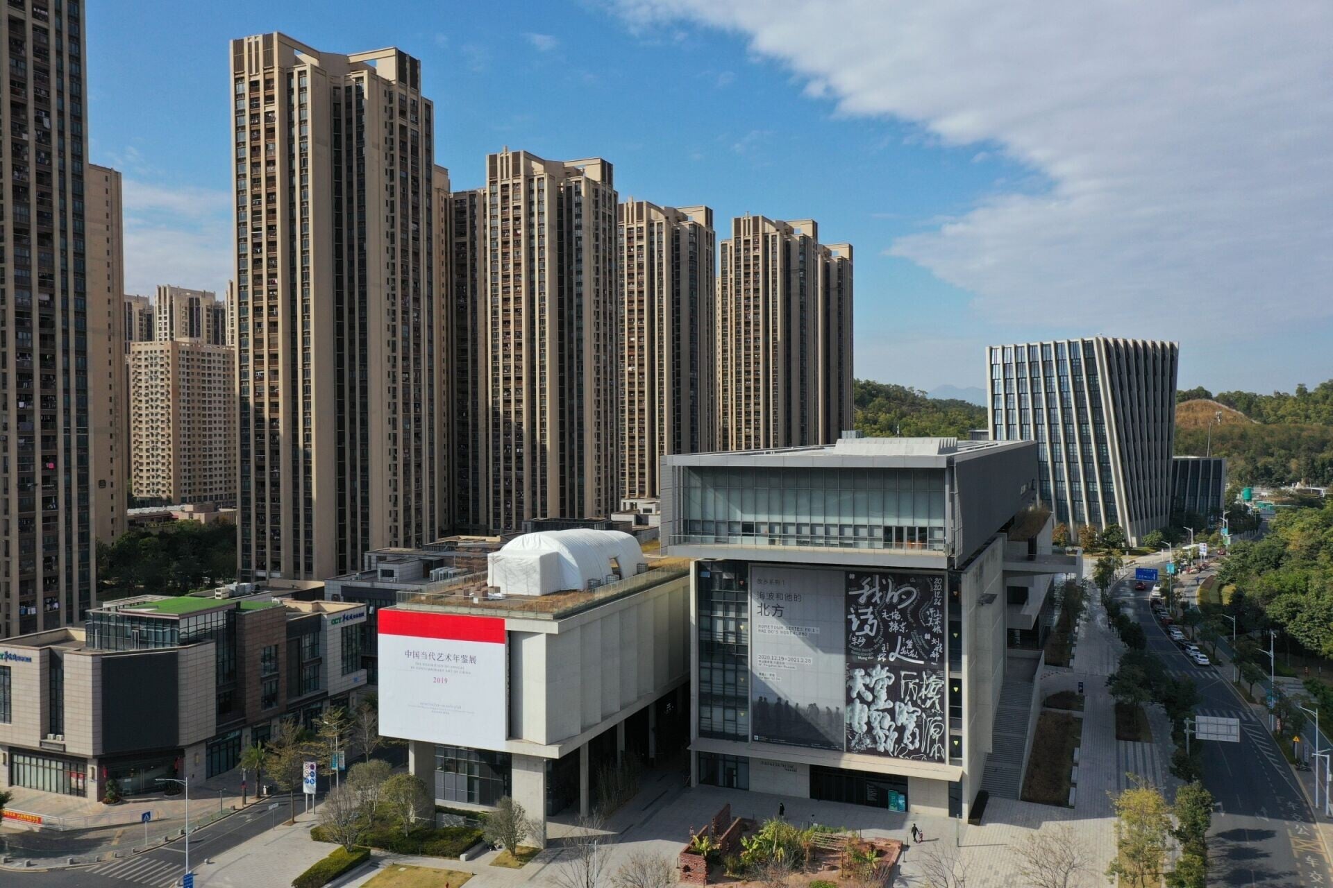 坪山文化聚落的美術館、文化館和大劇院,建築設計現代感十足。(圖片來源:視覺中國)
