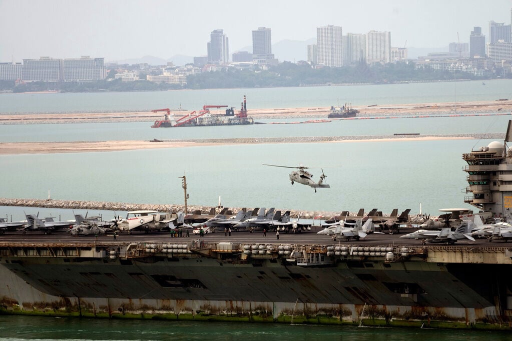 美軍核動力航空母艦「林肯號」在9月2日抵達泰國武里府林查班港(AP)