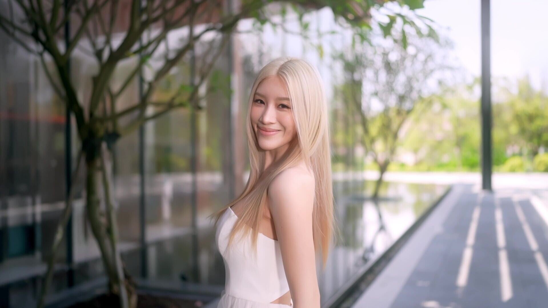 18 (19)