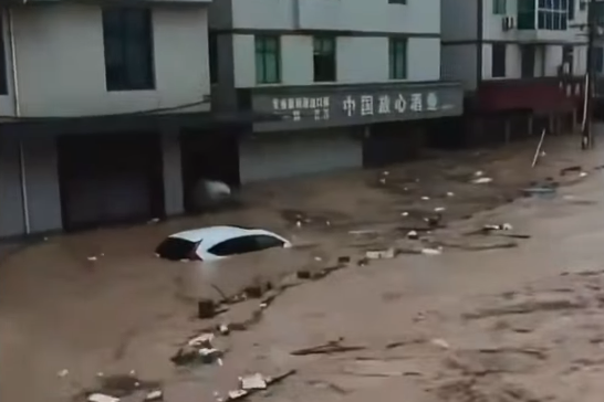 颱風「沙德爾」復活第三次登陸福建 多處暴雨遭水淹街道變河流(有片)