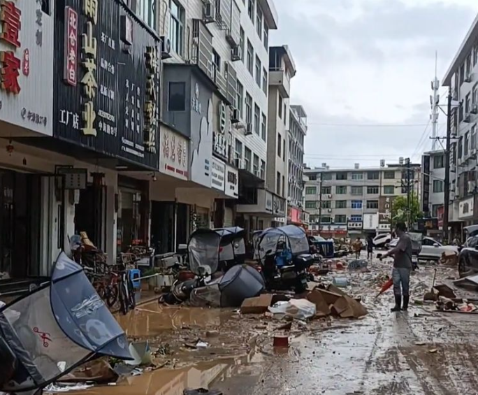 颱風「沙德爾」復活第三次登陸福建 多處暴雨遭水淹街道變河流(有片)