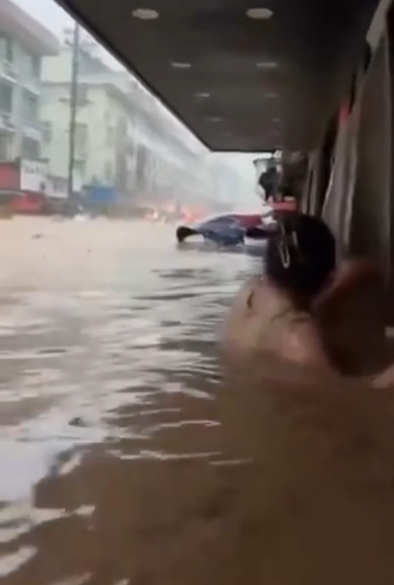 颱風「沙德爾」復活第三次登陸福建 多處暴雨遭水淹街道變河流(有片)