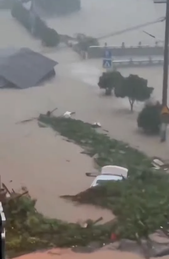 颱風「沙德爾」復活第三次登陸福建 多處暴雨遭水淹街道變河流(有片)