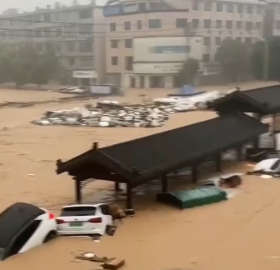 颱風「沙德爾」復活第三次登陸福建 多處暴雨遭水淹街道變河流(有片)