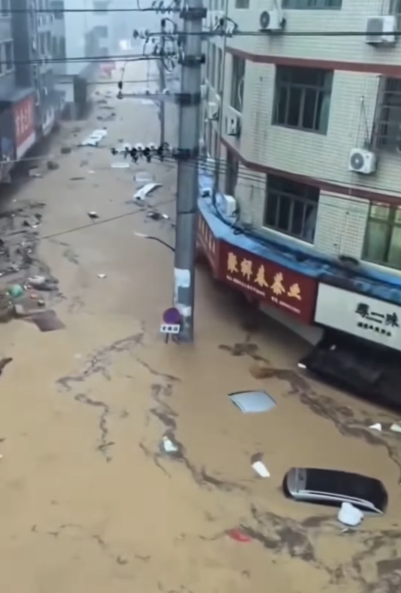 颱風「沙德爾」復活第三次登陸福建 多處暴雨遭水淹街道變河流(有片)