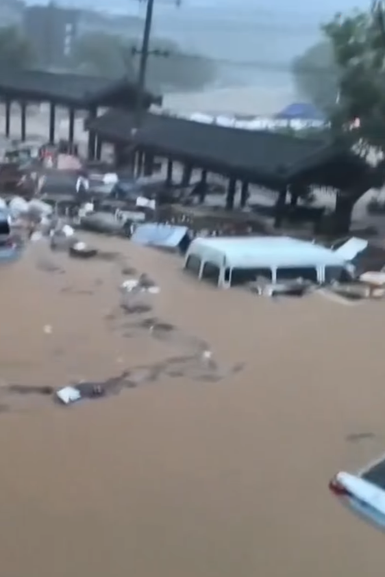 颱風「沙德爾」復活第三次登陸福建 多處暴雨遭水淹街道變河流(有片)