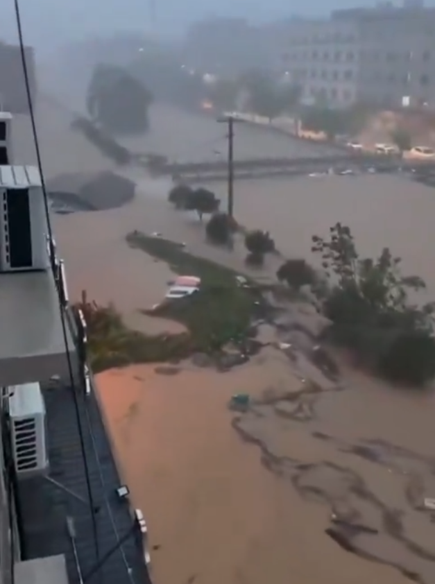 颱風「沙德爾」復活第三次登陸福建 多處暴雨遭水淹街道變河流(有片)