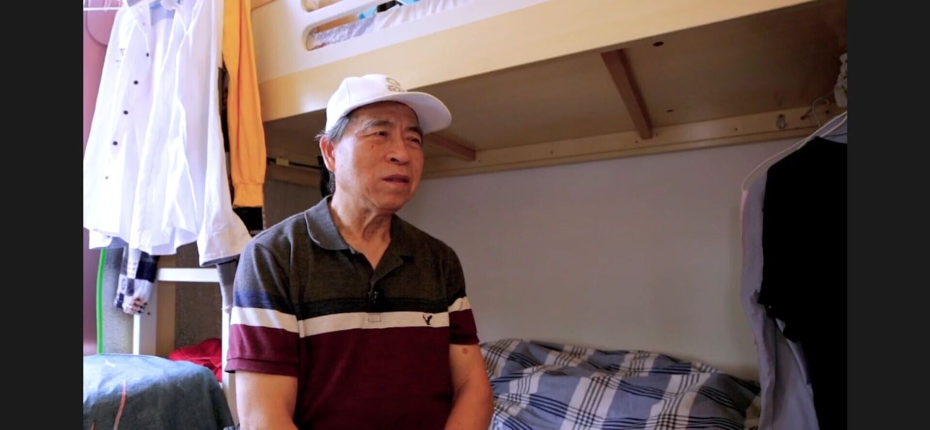 曾居於劏房的長者黃伯成功申請過渡房屋。(惜食堂提供)