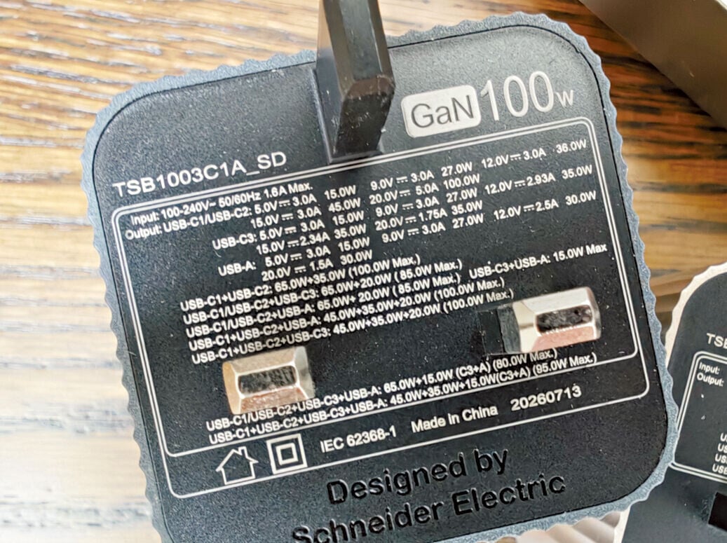 100W型號有兩個USB-C達100W速度。