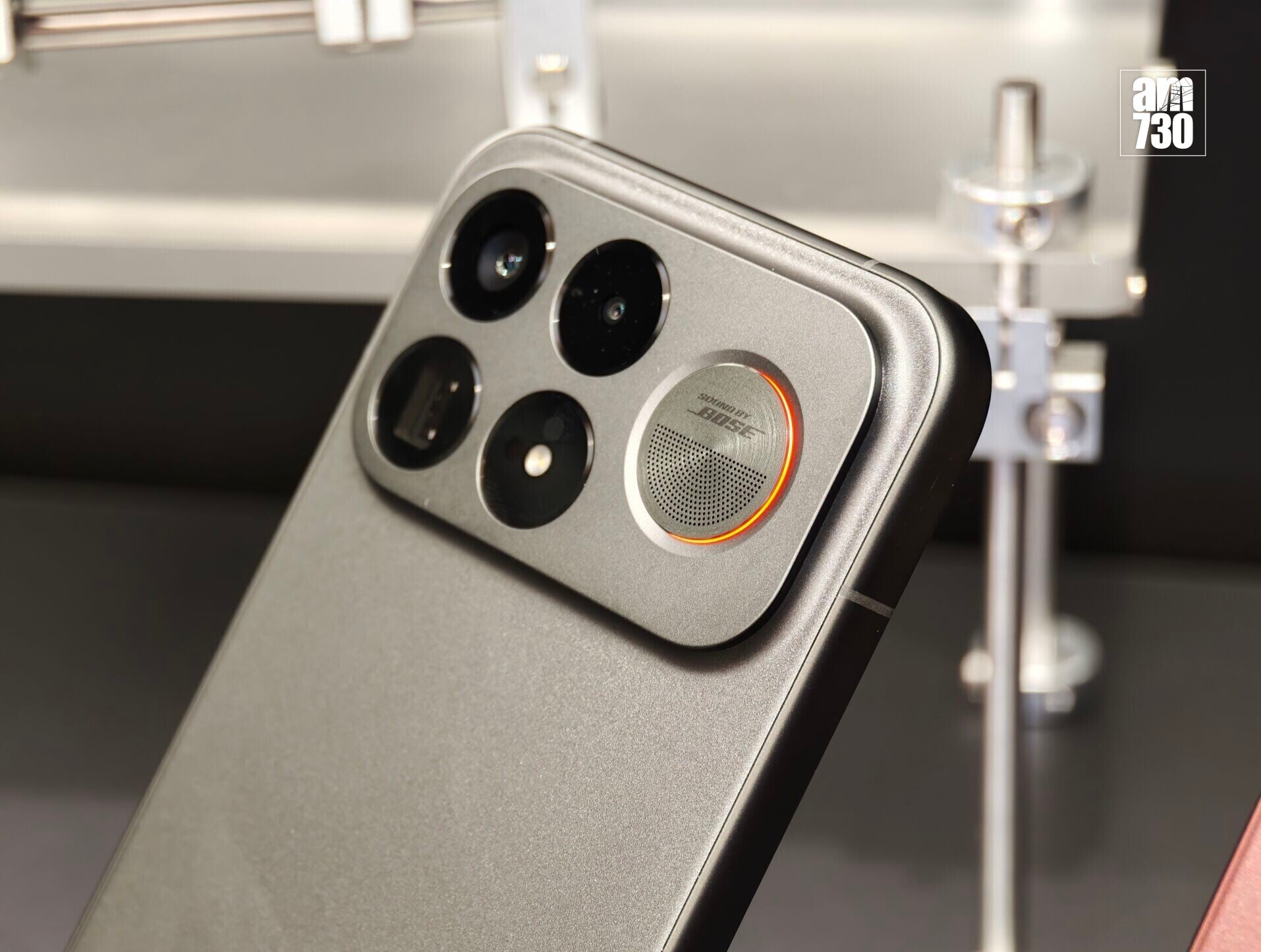 小米POCO F9 Ultra揚聲器設有光環效果。