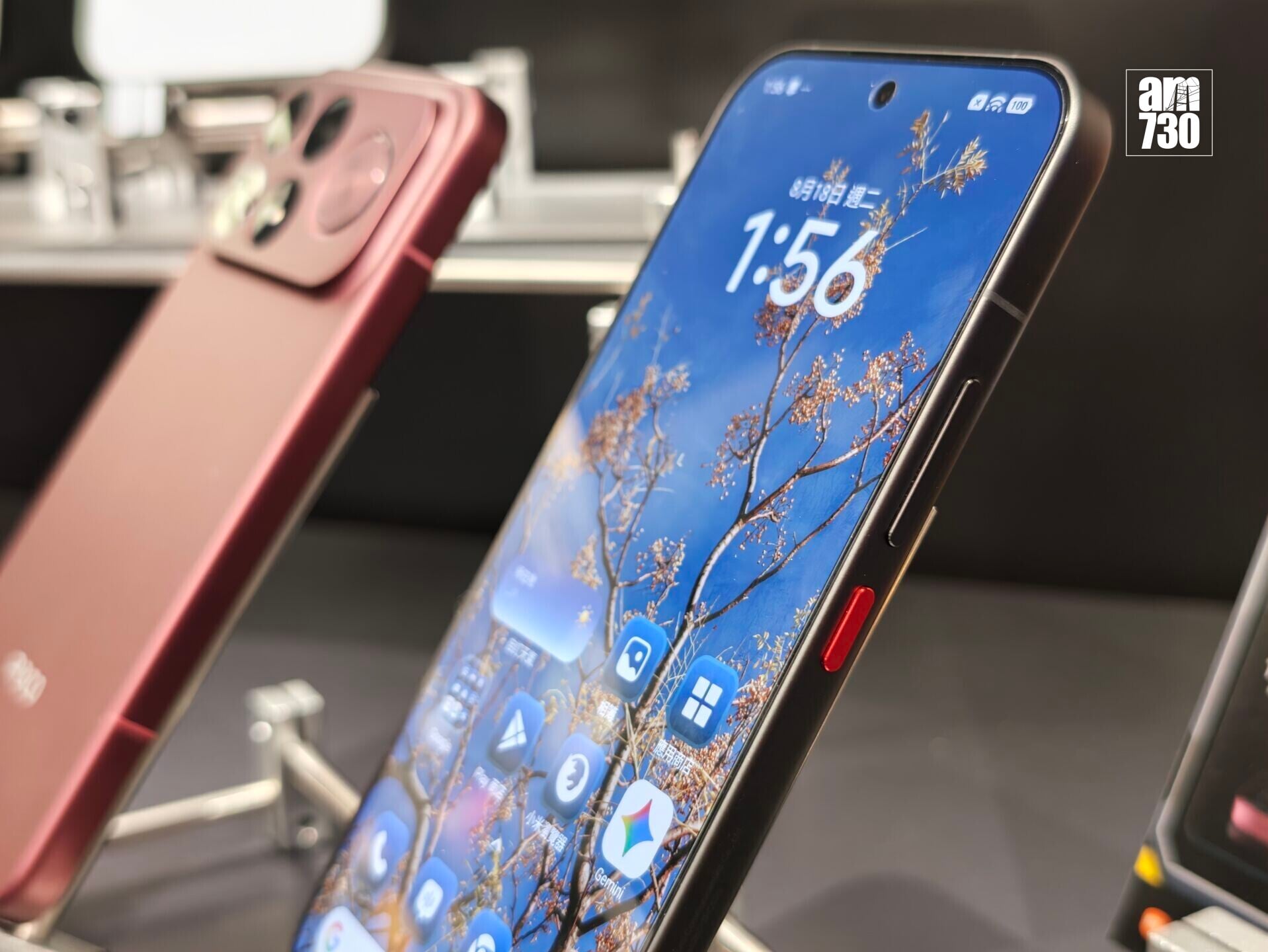 小米POCO F9 Ultra屏幕可視角度高。