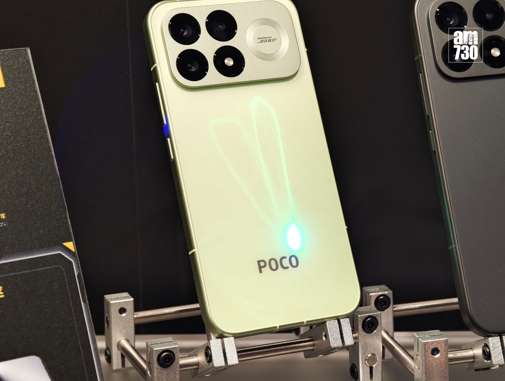 小米POCO F9 Pro獨有夜光機背。