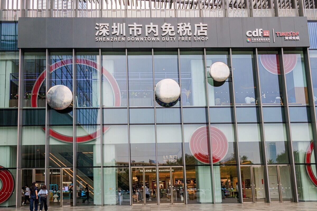 深圳在全市主要的商場及景點設置免稅店,截至2026年5月,深圳全市退稅商店超2,500家。(圖片來源:視覺中國)