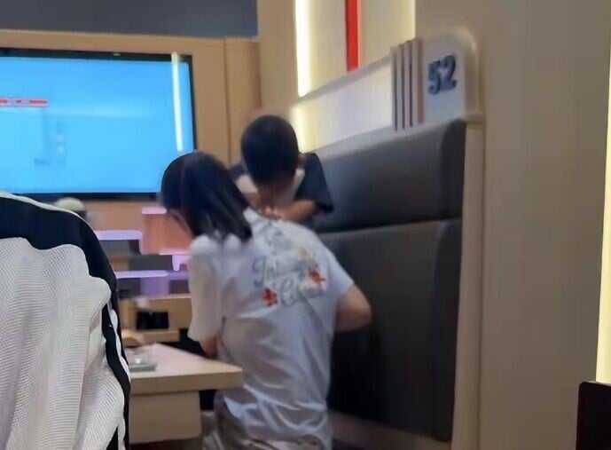 北京一間壽司郎分店,近日爆出令人咋舌的一幕