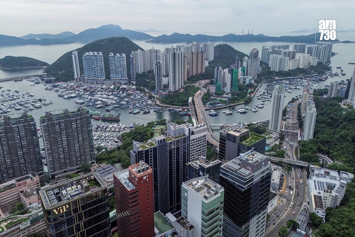 社會有意見認為要壓抑樓價和減輕年輕人置業負擔。(資料圖片)