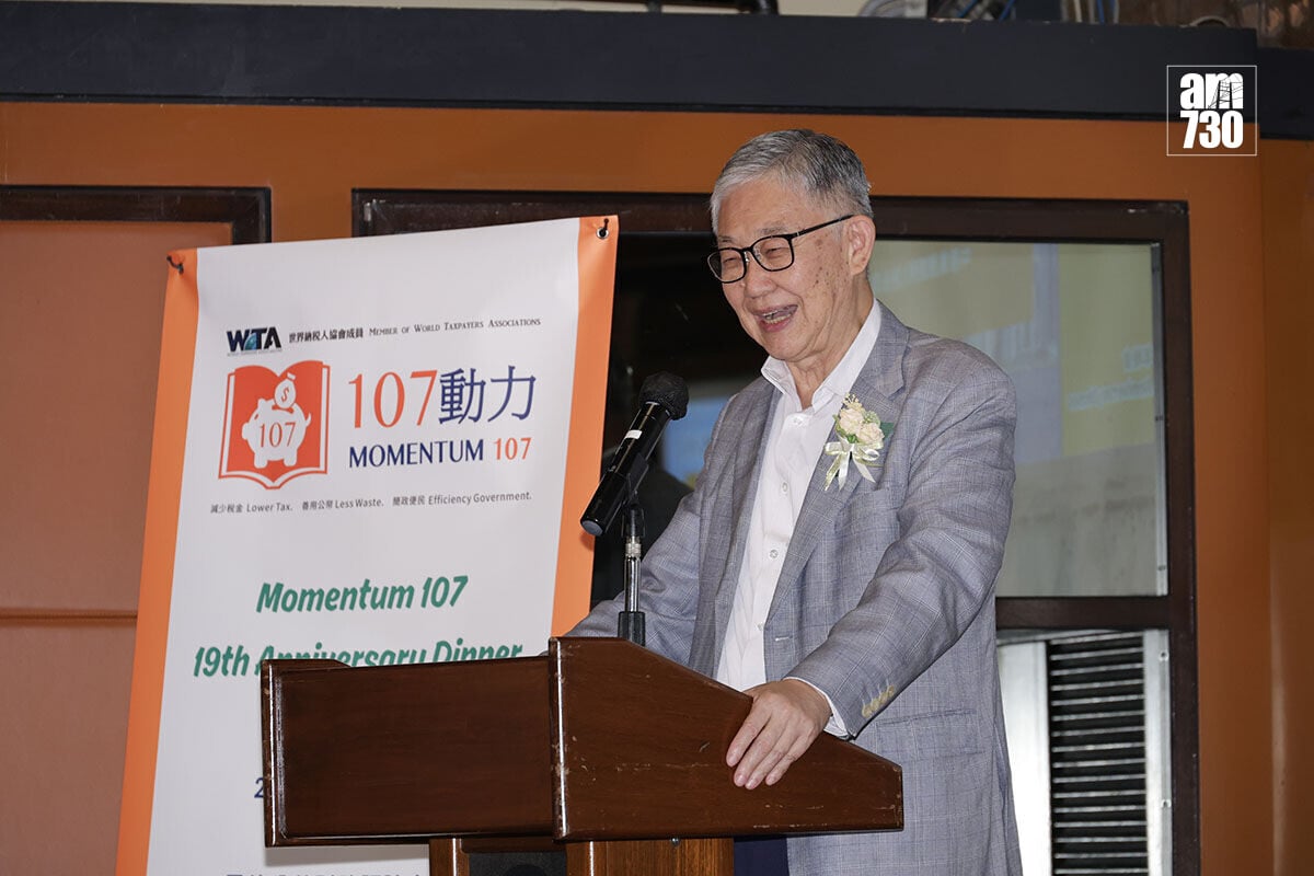 施永青回顧政府早年政策,形容壓低樓價後未見好處,卻有很多後遺症。(吳康琦攝)