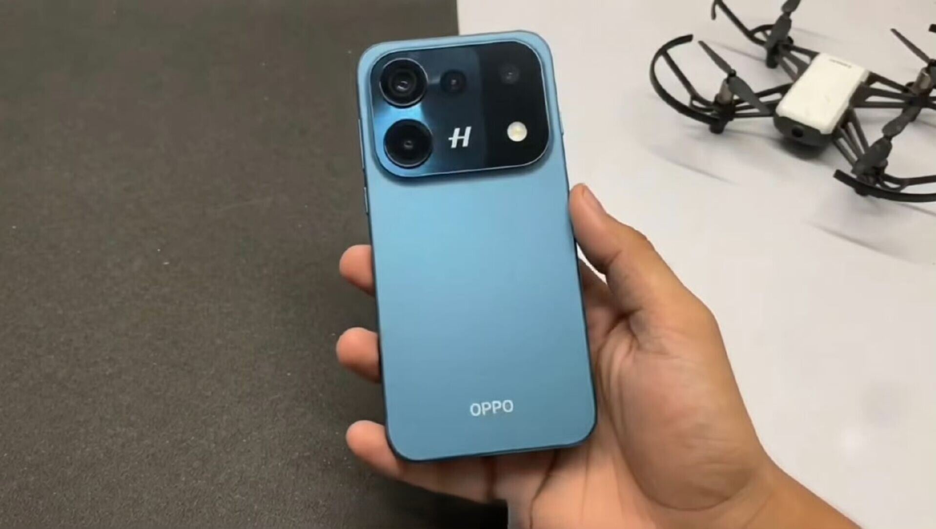 OPPO Find X10 將提供藍、橙、鈦三款配色