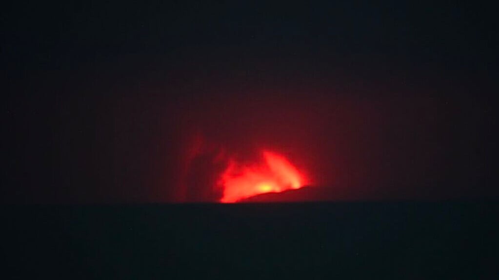 印尼知名火山「喀拉喀托之子」（Anak Krakatau）近日爆發（AP）