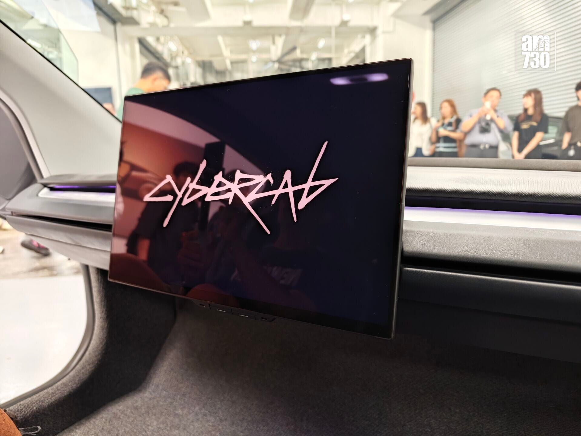 Tesla Cybercab配備品牌最大21吋屏幕。