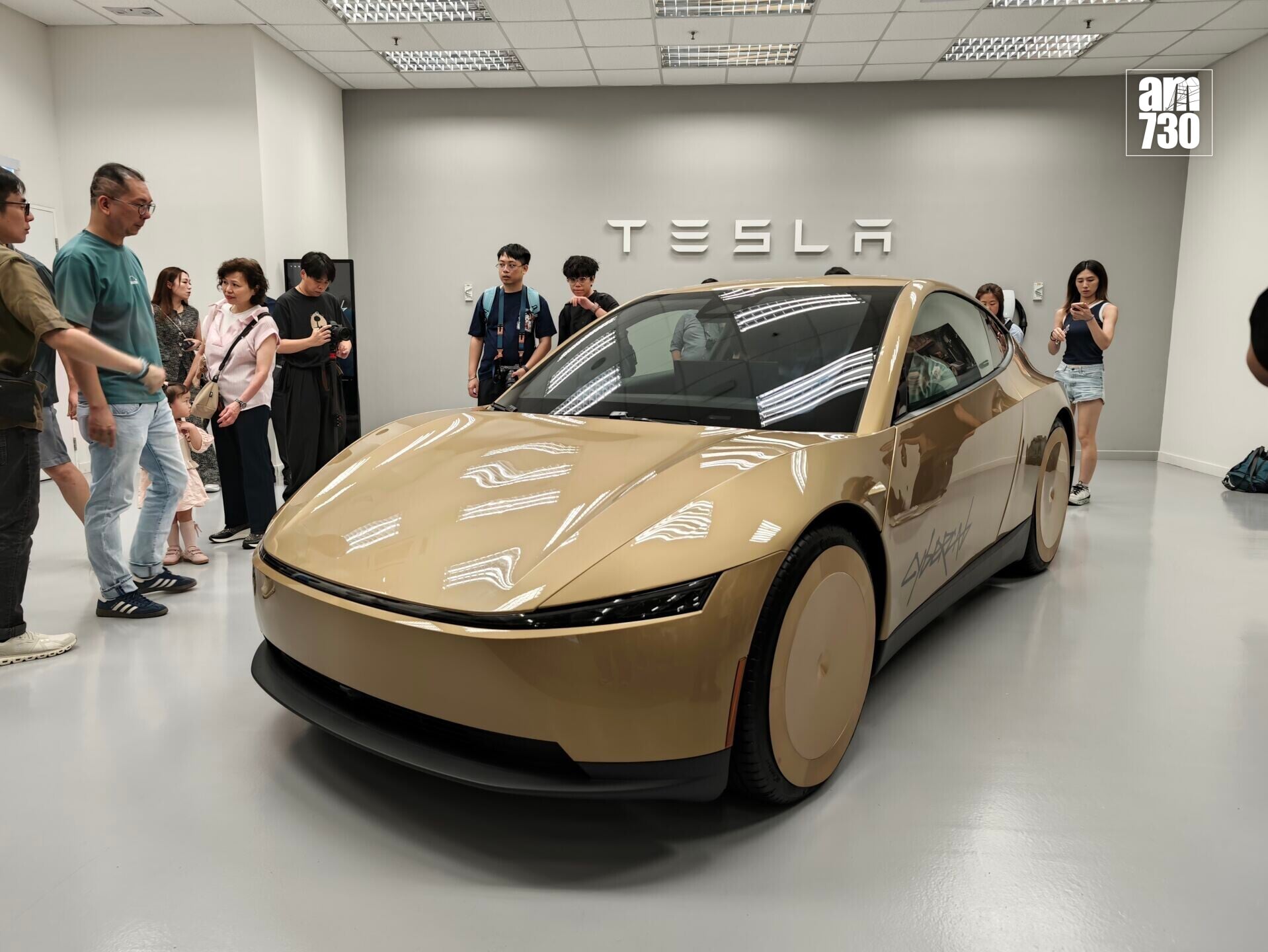 Tesla Cybercab將會於各商場展出。